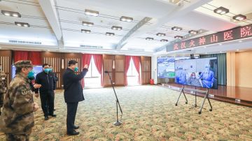 El presidente chino Xi Jinping acudió este martes a Wuhan, el epicentro del virus.
