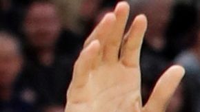 Mitchell se convirtió en el segundo jugador de la NBA en dar positivo en COVID-19.