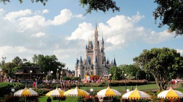 Disney ha explicado que ha instalado desinfectantes de manos adicionales en sus parques.