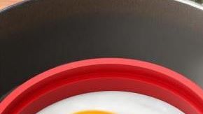 Haz huevos perfectos con el anillo Chef Buddy.