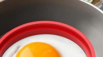 Haz huevos perfectos con el anillo Chef Buddy.