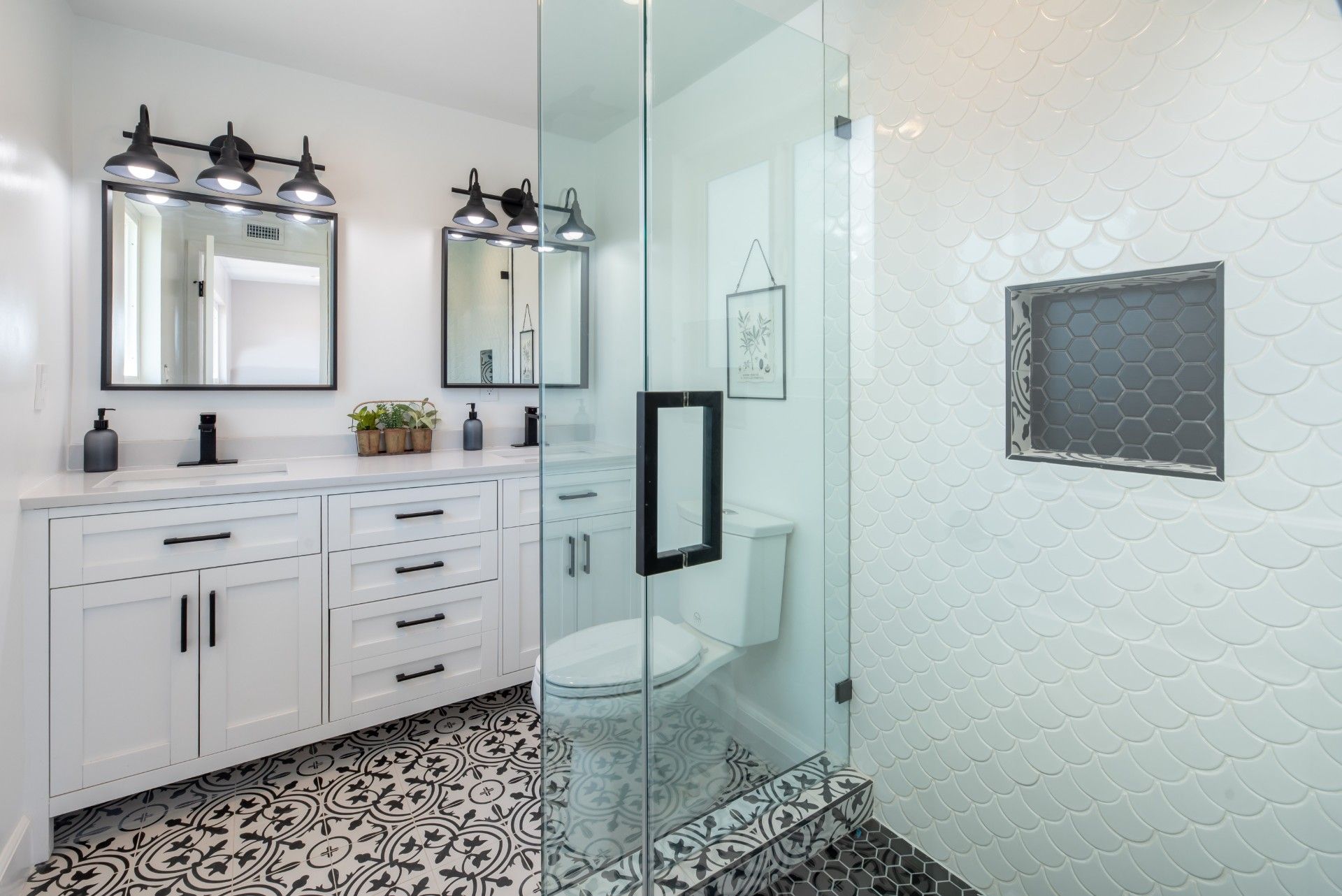6 ideas de cómo renovar tu baño sin quitar los azulejos - El Diario NY