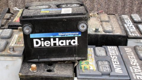 La batería son de las partes que siempre olvidamos y no le damos mantenimiento