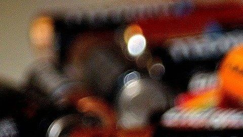 Junta las pilas descargadas y llévalas a un contenedor especial.