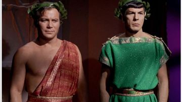 En la imagen el actor William Shatner que le dio vida al famoso Capitán Kirk junto al señor Spock.