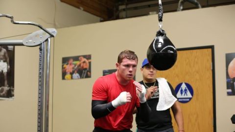 Canelo Álvarez y Eddie Reynoso no pierden el tiempo y siguen entrenando.
