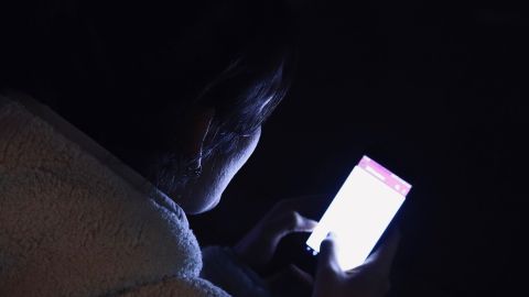 El uso poco equilibrado del celular puede traerte problemas a tu salud.