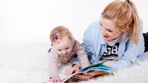 Empieza la lectura con libros de materiales apropiados.
