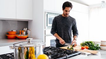 Aprender sobre las técnicas e ingredientes más saludables para cocinar, te ayudará a conseguir el peso ideal.