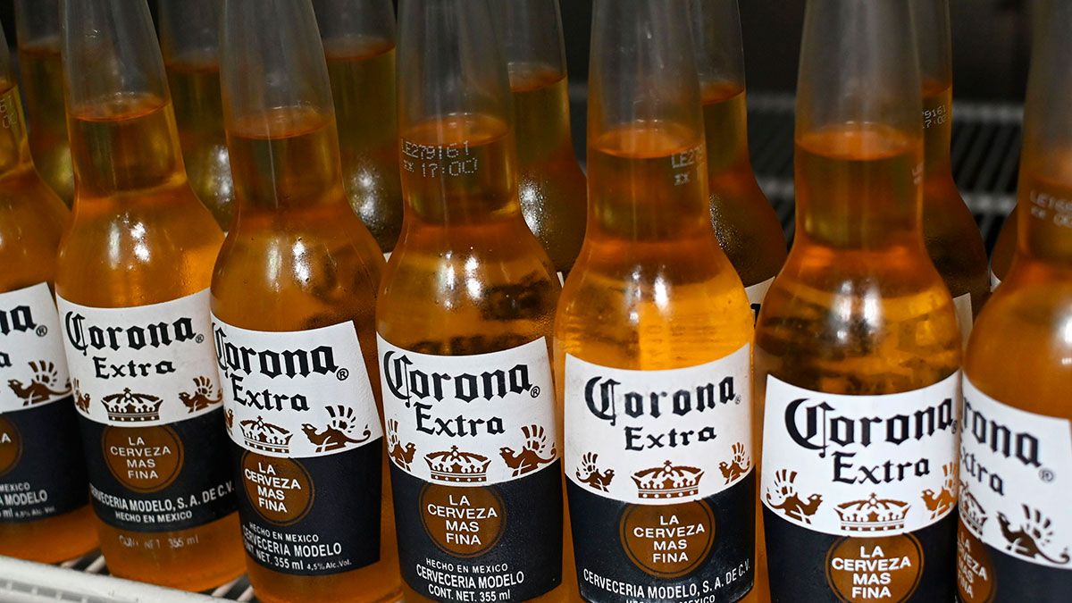 Al parecer, Anheuser-Busch vendió los derechos del uso del nombre de Corona solo para vender cerveza, no otro tipo de bebidas.