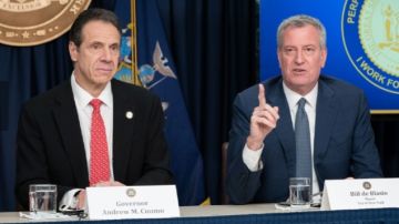 El alcalde Bill de Blasio y el gobernador Andrew Cuomo se juntan para calmar a los neoyorquinos tras confirmarse el primer caso.