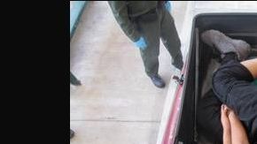 Indocumentados en la maleta.