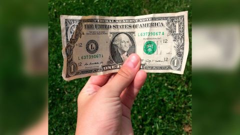 En la medida de lo posible, trata de pagar sin tener contacto siempre que puedas.