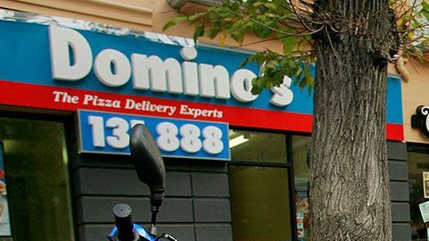 La gente está haciendo cada vez más pedidos a domicilio para evitar salir y contagiarse con el coronavirus.