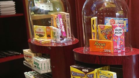 Los cines no ganan tanto dinero por la venta de boletos.