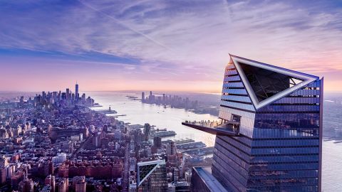 La terraza se proyecta en el aire en el piso 100º del 20 Hudson Yards.