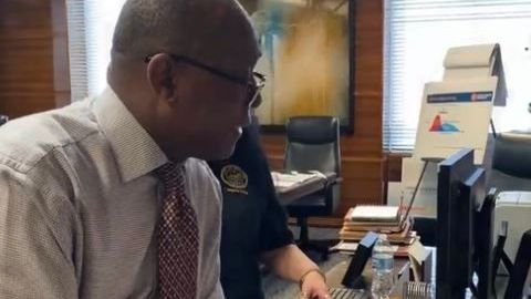 El alcalde Sylvester Turner.