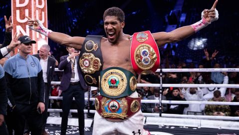 El peleador inglés tiene programada la defensa de sus títulos ante Kubrat Puleb en junio.