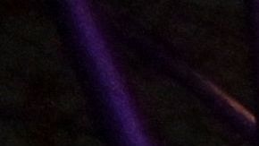 Personal sanitario conduce a un enfermo al Hospital de la Cruz Roja en Wuhan.