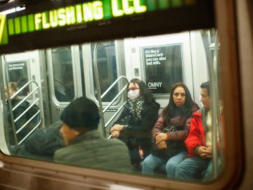 Los neoyorquinos buscan evitar el contagio.
