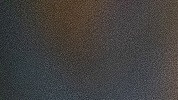 Una mujer con una máscara protectora, es vista en un vagón del metro en la Terminal Grand Central en la ciudad de Nueva York. Jeenah Moon / Getty Images)