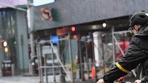 Las empresas de reparto de alimentos introducen la entrega sin contacto ante el COVID-19.