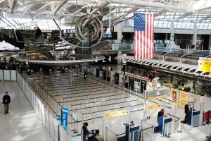 Sigue cerrado por falla eléctrica Terminal 1 del aeropuerto JFK de Nueva York al comenzar feriado Presidents’ Day: el caos se perfila hasta el sábado
