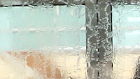 CDC analiza una política de uso de mascarillas entre la población.