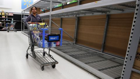 La empresa anunció que impondrá límites a las compras que sus clientes realicen en sus tiendas por coronavirus.