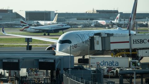 British Airlines: “no existen garantías de que muchas aerolíneas europeas sobrevivan a las consecuencias del virus”.