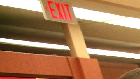 La cadena de supermercados Jewel-Osco informó  que necesita personal para todos los turnos, Strack & Van Til y Mariano's también están contratando.