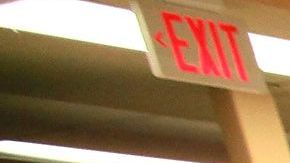 La cadena de supermercados Jewel-Osco informó  que necesita personal para todos los turnos, Strack & Van Til y Mariano's también están contratando.