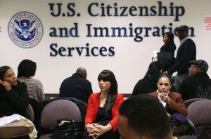 USCIS ofrece intérpretes gratuitos a solicitantes de asilo por los próximos seis meses