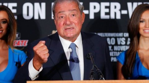 Bob Arum dijo que a sus 88 años, su única medida de salud es fumar marihuana.