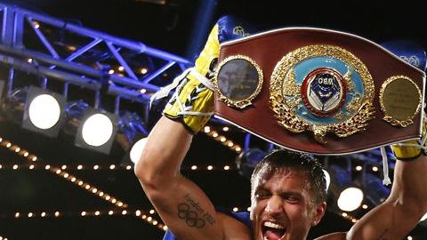 Vasyl Lomachenko es el monarca de peso ligero de la AMB, OMB y CMB.
