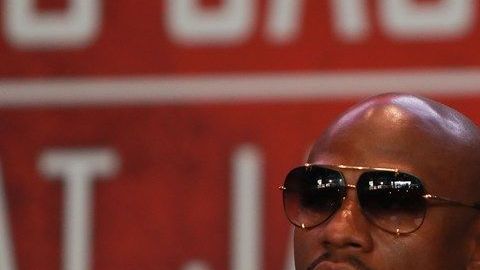 Floyd Mayweather lamentó el fallecimiento de la madre de sus hijos con mensajes en redes sociales.