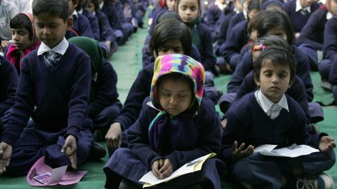 El proyecto de ley para obligar rezar o meditar al comienzo del día en las escuelas de Florida tuvo un gran respaldo por la Cámara del estado.