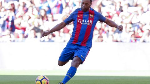 Ronaldinho celebra 40 años de vida.