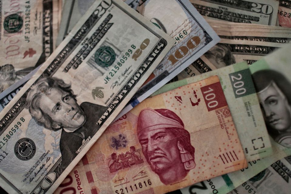 Dólar se dispara en México y cierra por encima de los 20 pesos por