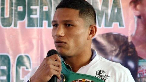 El "Alacrán", Miguel Berchelt contribuyó con algunos ejercicios para que la gente los realice en esta cuarentena.