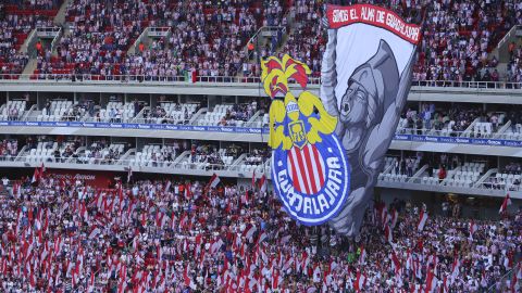 Chivas cuenta con apoyo en cada plaza que visita.