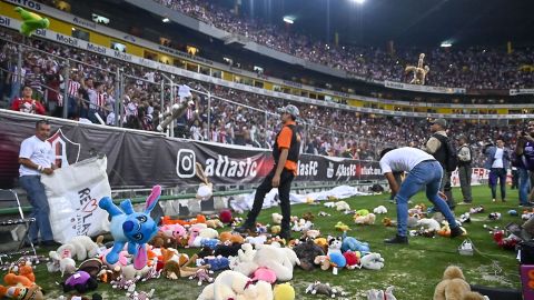 Un sector de la tribuna no siguió la dinámica.