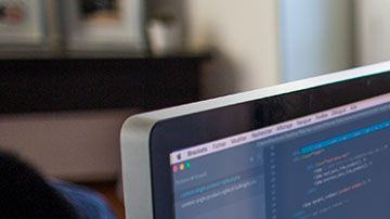 Responde al cuestionario desde tu hogar, ya sea online o por teléfono.