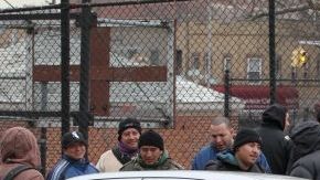 Los inmigrantes fueron excluídos del alivio económico de salud.