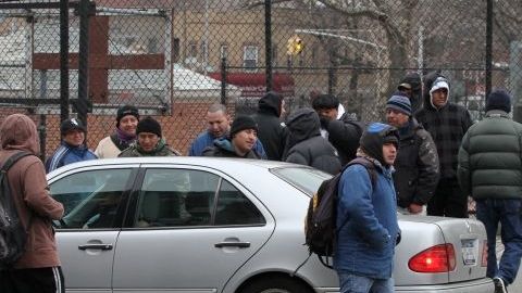 Los inmigrantes fueron excluídos del alivio económico de salud.