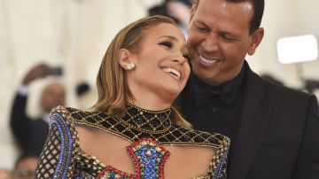 TOPSHOT - Jennifer Lopez and Alex Rodriguez arrive for the 2018 Met Gala on May 7, 2018, at the Metropolitan Museum of Art in New York. - The Gala raises money for the Metropolitan Museum of Arts Costume Institute. The Gala's 2018 theme is Heavenly Bodies: Fashion and the Catholic Imagination. (Photo by Hector RETAMAL / AFP)        (Photo credit should read HECTOR RETAMAL/AFP via Getty Images)