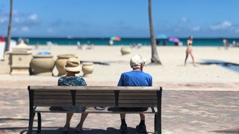 Aunque Estados Unidos cuenta con varias ciudades de jubilados, algunos buscan algo mejor en el extranjero.