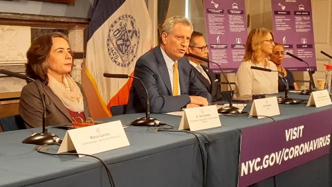 El Alcalde Bill de Blasio habla sobre el coronavirus y las medidas de prevención.