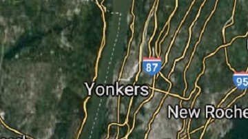 El condado de Nassau colinda con Queens.