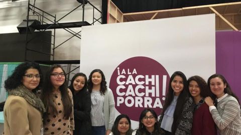 Olimpia Silva (en la extrema izquierda) con algunas de sus estudiantes en el IPN.